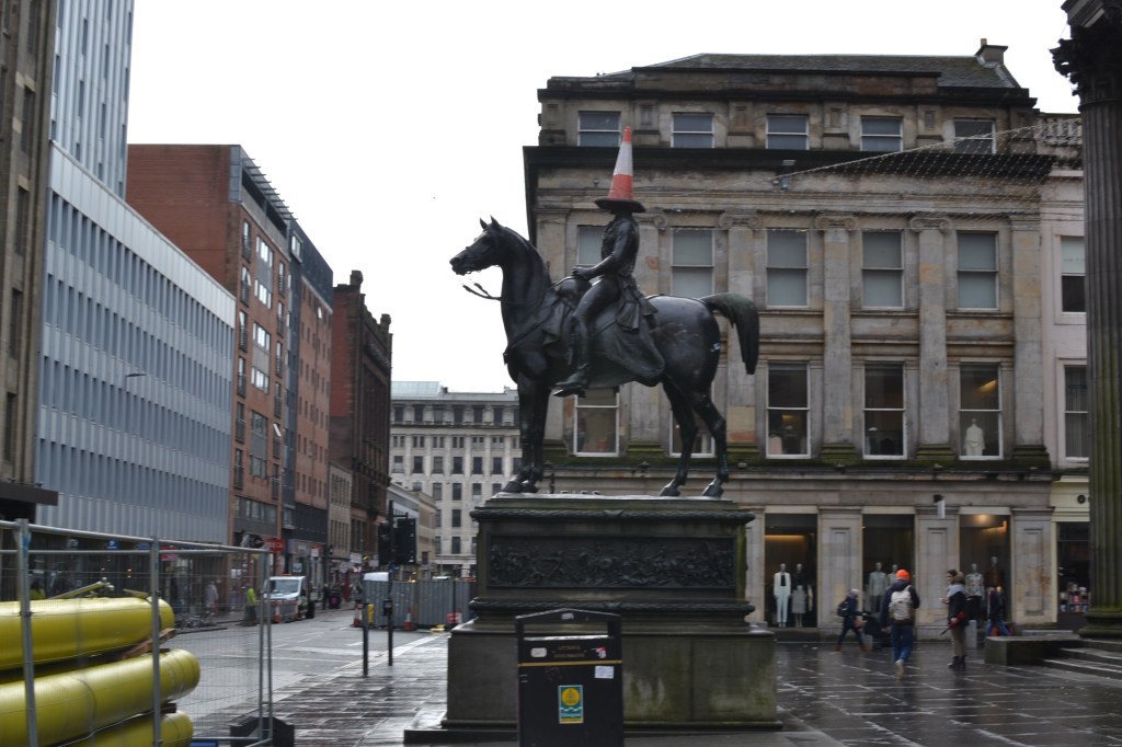 Duca di Wellington con cono stradale in testa, Glasgow