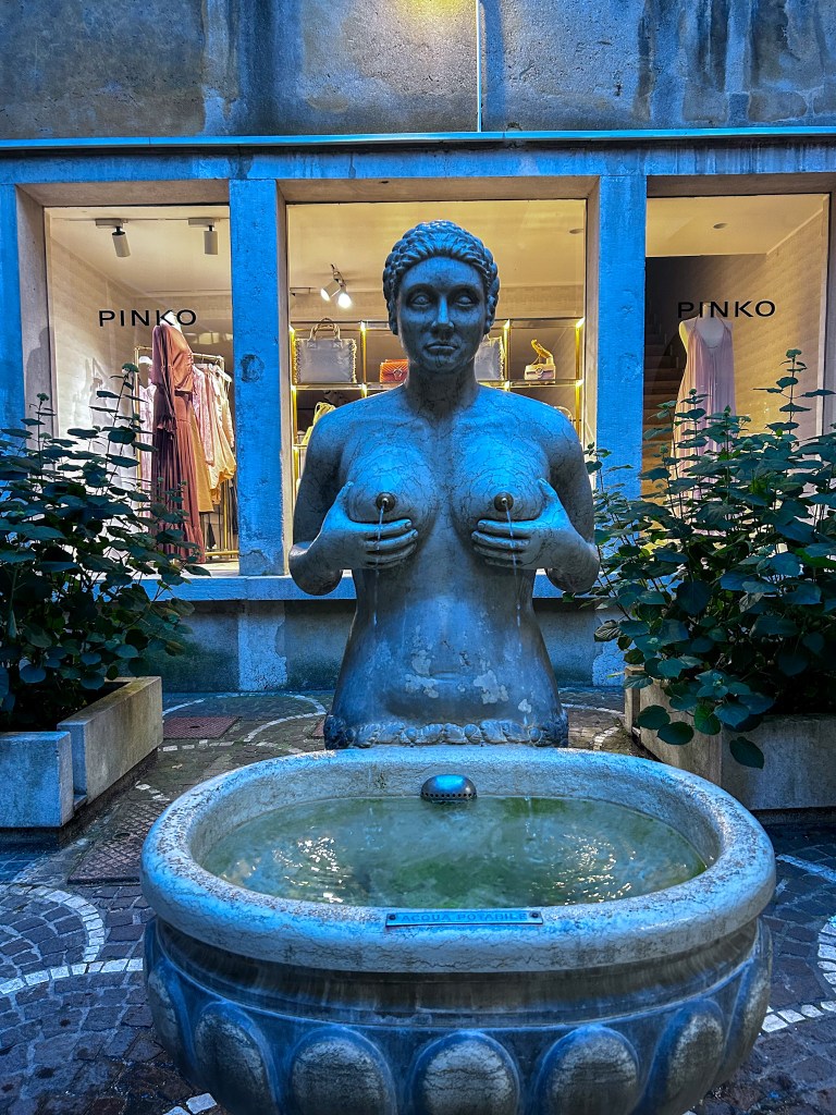 Fontana delle Tette, Treviso. Cosa vedere a Treviso.